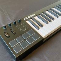 CONTROLLER  MIDI ALESIS V49