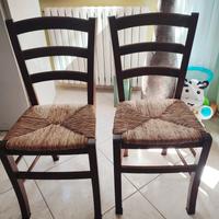 Sedie nuove in legno e paglia intrecciata