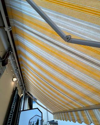 Tenda da sole motorizzata con sensore per vento