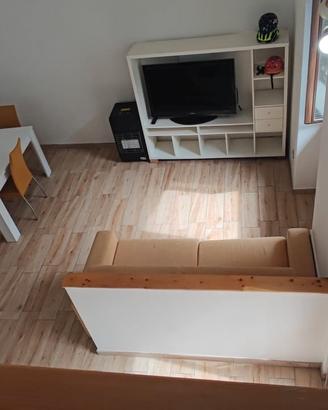 Monolocale arredato con soppalco