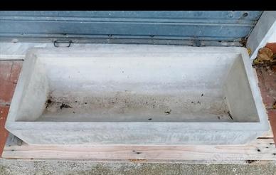 Mangiatoia in cemento 