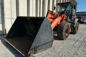 Pala gommata Hitachi ZW150-6