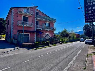 CASA SEMINDIPENDENTE A FISCIANO