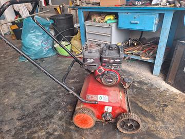 Arieggiatore a lame per tappeti erbosi