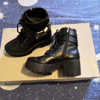 Stivaletti donna finta pelle nr 38 con fibbie oro