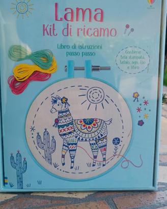 Usborne, kit di ricamo Lama con gadget. In Italian