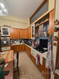 cucina angolare in buono stato