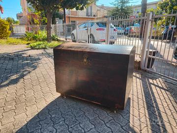 Cassone in legno antico