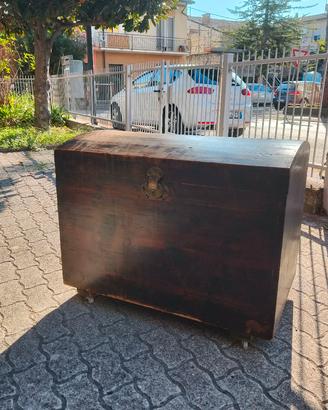 Cassone in legno antico