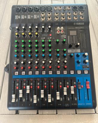Mixer Yamaha MG12XU