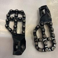 Pedane ktm abbassate e arretrate