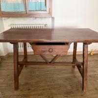 Tavolo in stile rustico