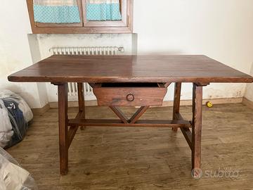 Tavolo in stile rustico