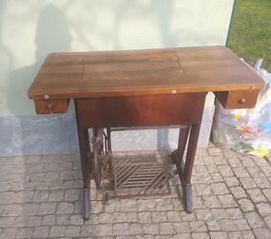 Macchina da cucire Necchi