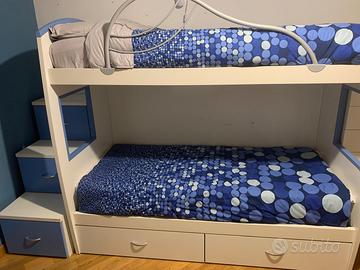 Letto a castello con scala contenitore e cassetti