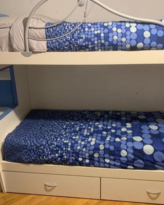 Letto a castello con scala contenitore e cassetti