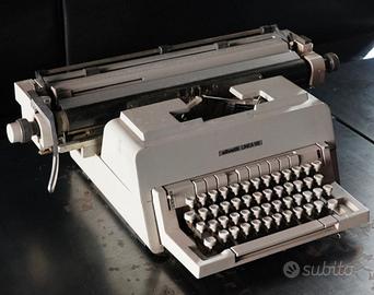 Macchina da scrivere vintage Olivetti anni 60