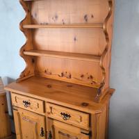 credenza con piattaia in pino massello