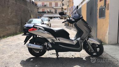 Yamaha X-Max 250