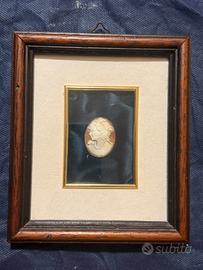 Cammeo in cornice