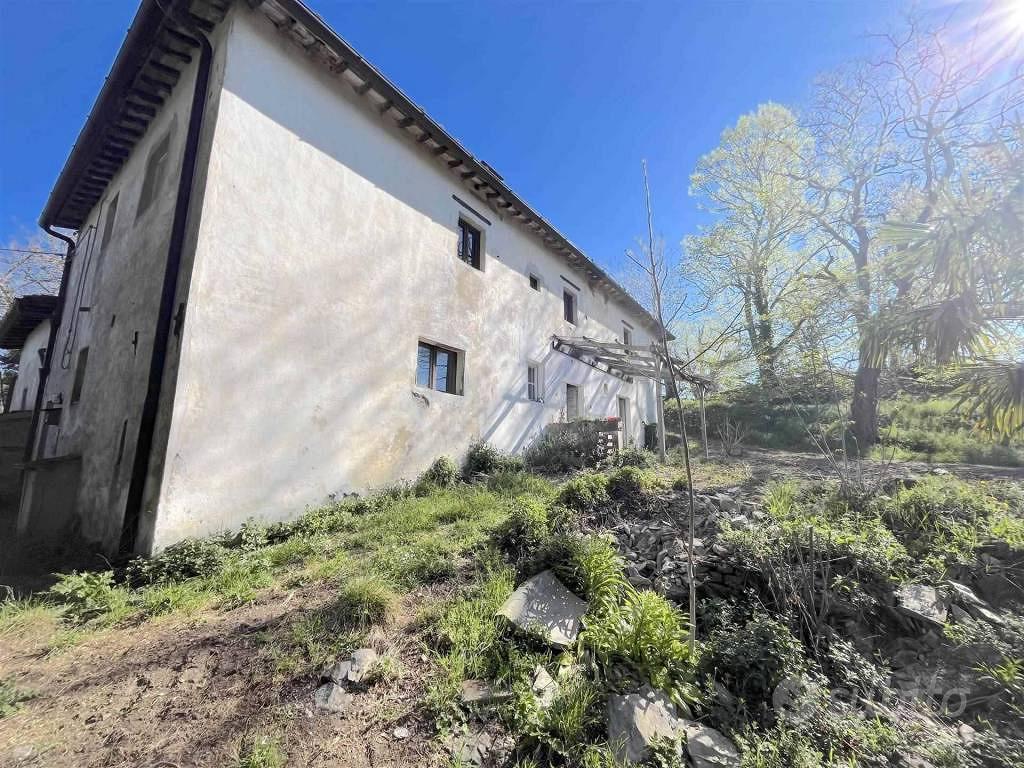 Rustico / Casale di 480 m² con più di 5 locali a P - Vista 5