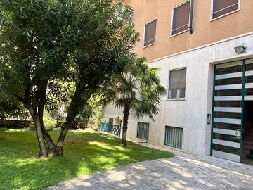 Ampio appartamento arredato in Centrale, Milano