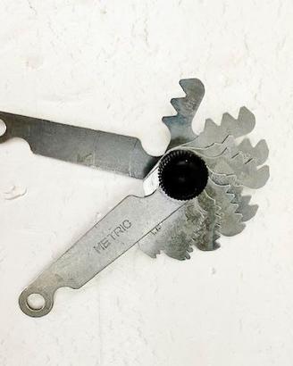 CONTAFILETTI METRICO 12LAME mm.1,25-6,0 Marca ABC