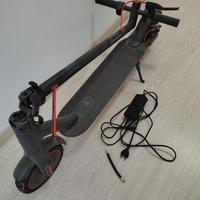Monopattino Xiaomi MI Electric Scooter Pro