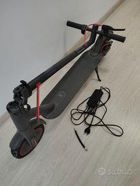 Monopattino Xiaomi MI Electric Scooter Pro