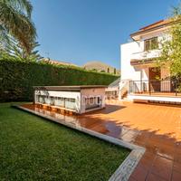 Porzione di Villa, 5 vani 110 mq 2 liv. Mondello