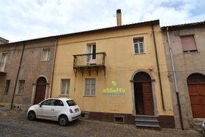 Casa storica di grandi dimensioni vicino al centro