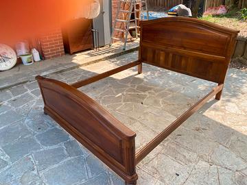 Letto in massello di noce