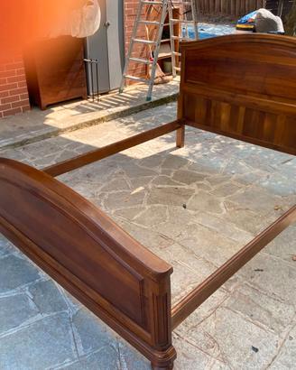 Letto in massello di noce