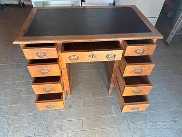 Scrivania in legno