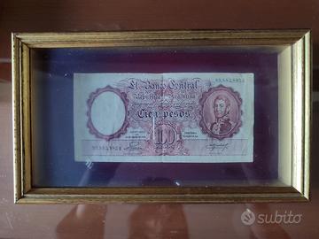 Quadretto con cornice dorata contenente banconota