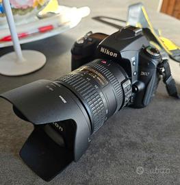 NIKON D90 CON OBBIETTIVO AF-S NIKKOR 18-200mm