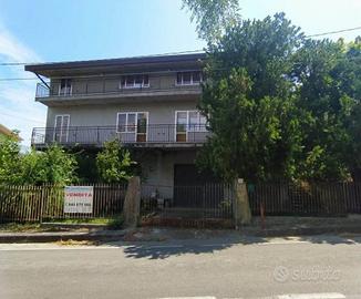 Casa indipendente di 318 m² con più di 5 locali e 