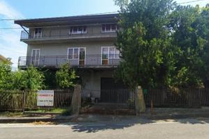 Casa indipendente di 318 m² con più di 5 locali e 
