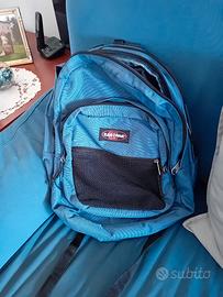zaino blu eastpack