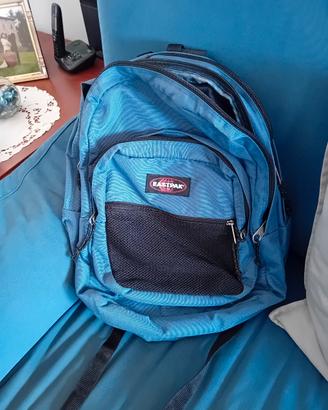 zaino blu eastpack