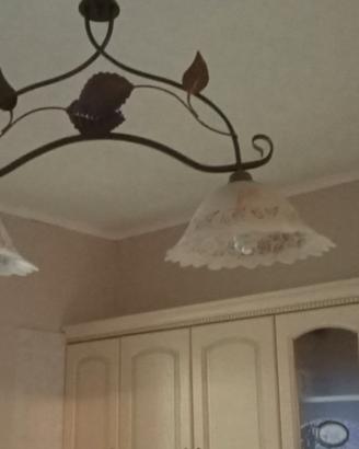 Lampadario in ferro battuto in buone condizioni