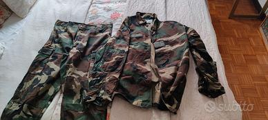 Giacca e pantaloni mimetici alpini