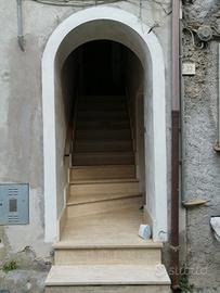 Grazioso bilocale su 2 piani nel borgo di Agosta