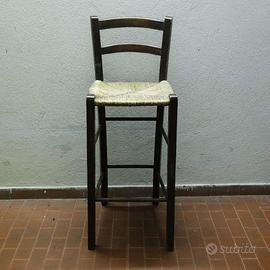 Sgabello rialzato in paglia