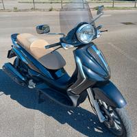 Piaggio Beverly 400 Tourer 