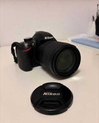 Nikon D3200 + Obiettivo 18-105mm con Accessori