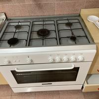 Cucina con forno a gas