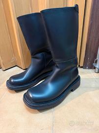 Stivali Prada in pelle nera 