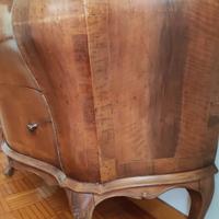 Comò vintage bombato in stile barocco