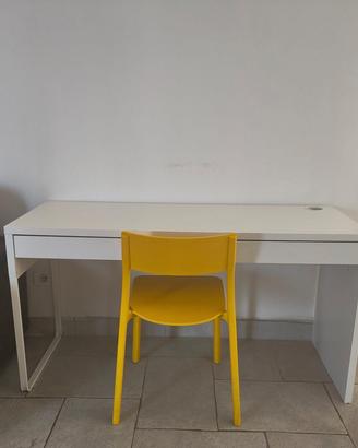 scrivania IKEA MICKE e sedia IKEA JANINJE